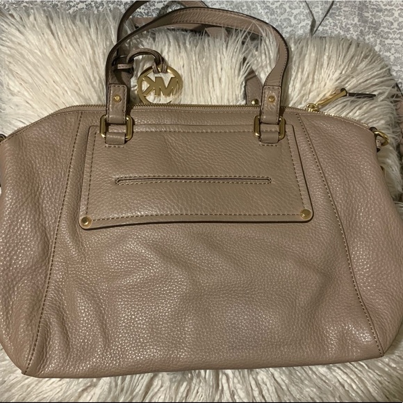 EUC Michael Kors “Gilmore” Medium Satchel. - Picture 4 of 8